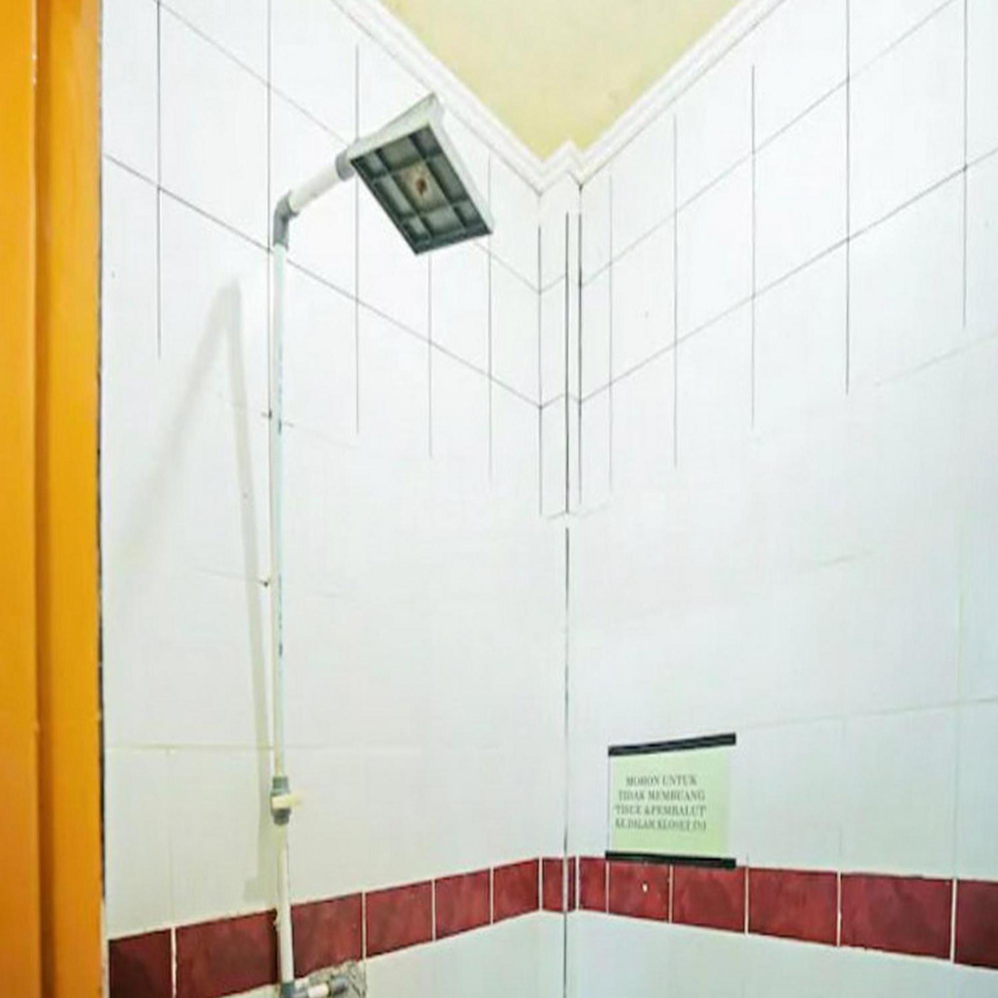 Wisma Pinggir Mitra Reddoorz Tanjung Pinang Ngoại thất bức ảnh