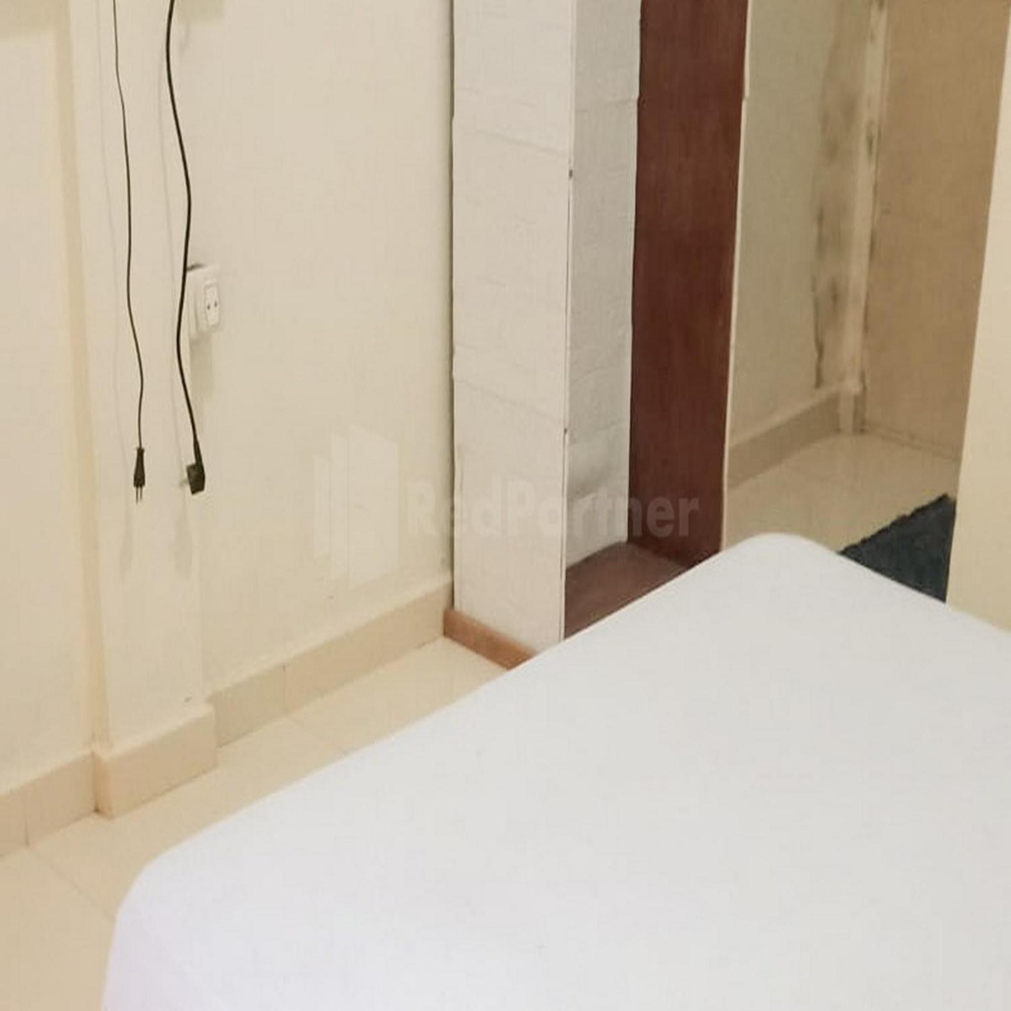 Wisma Pinggir Mitra Reddoorz Tanjung Pinang Ngoại thất bức ảnh