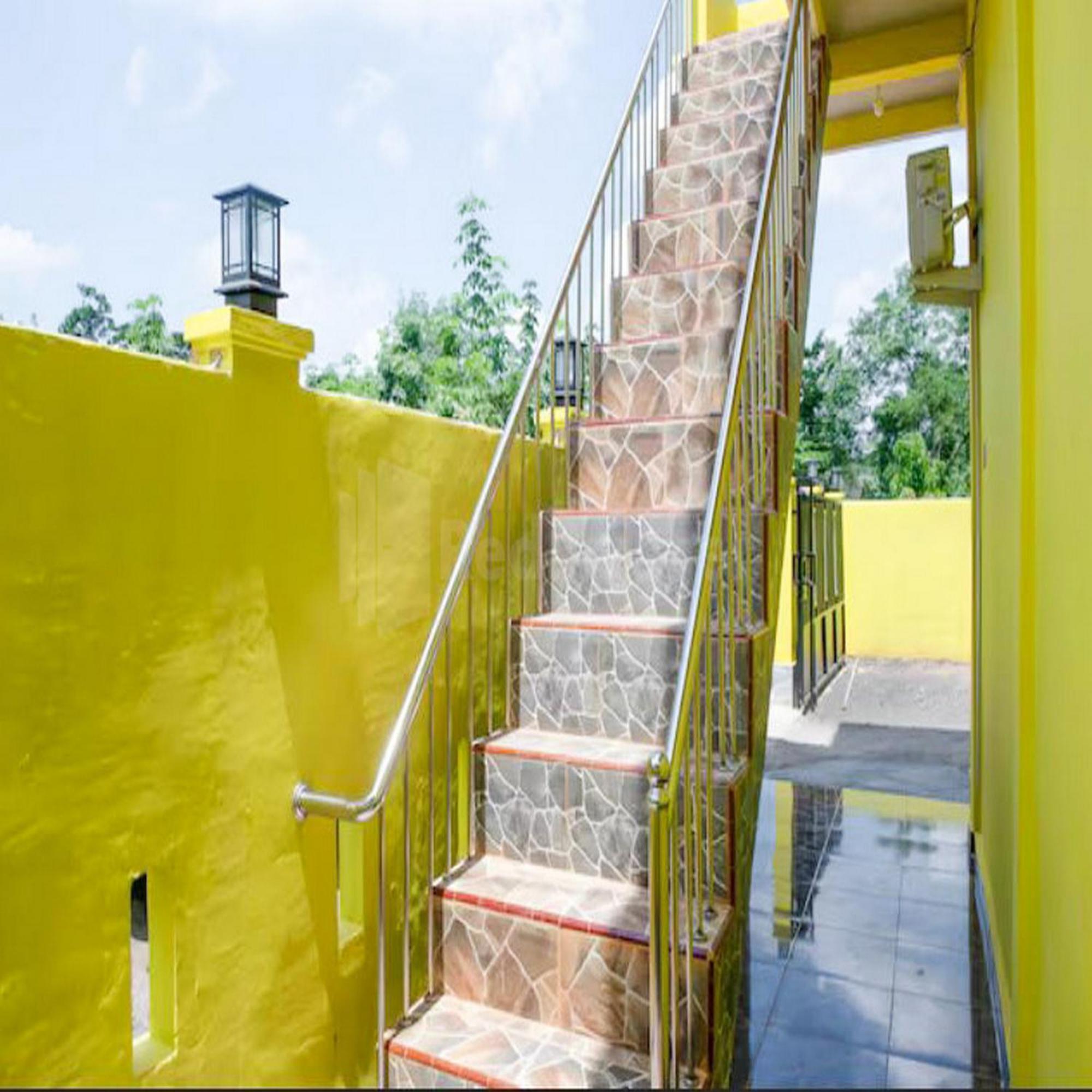 Wisma Pinggir Mitra Reddoorz Tanjung Pinang Ngoại thất bức ảnh